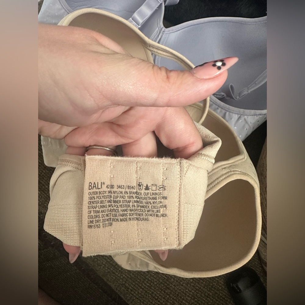 Bras - Picture 3 of 4